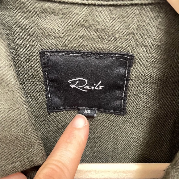 Rails Hunter Button Down in Olive Black Waves - Picture 4 of 10